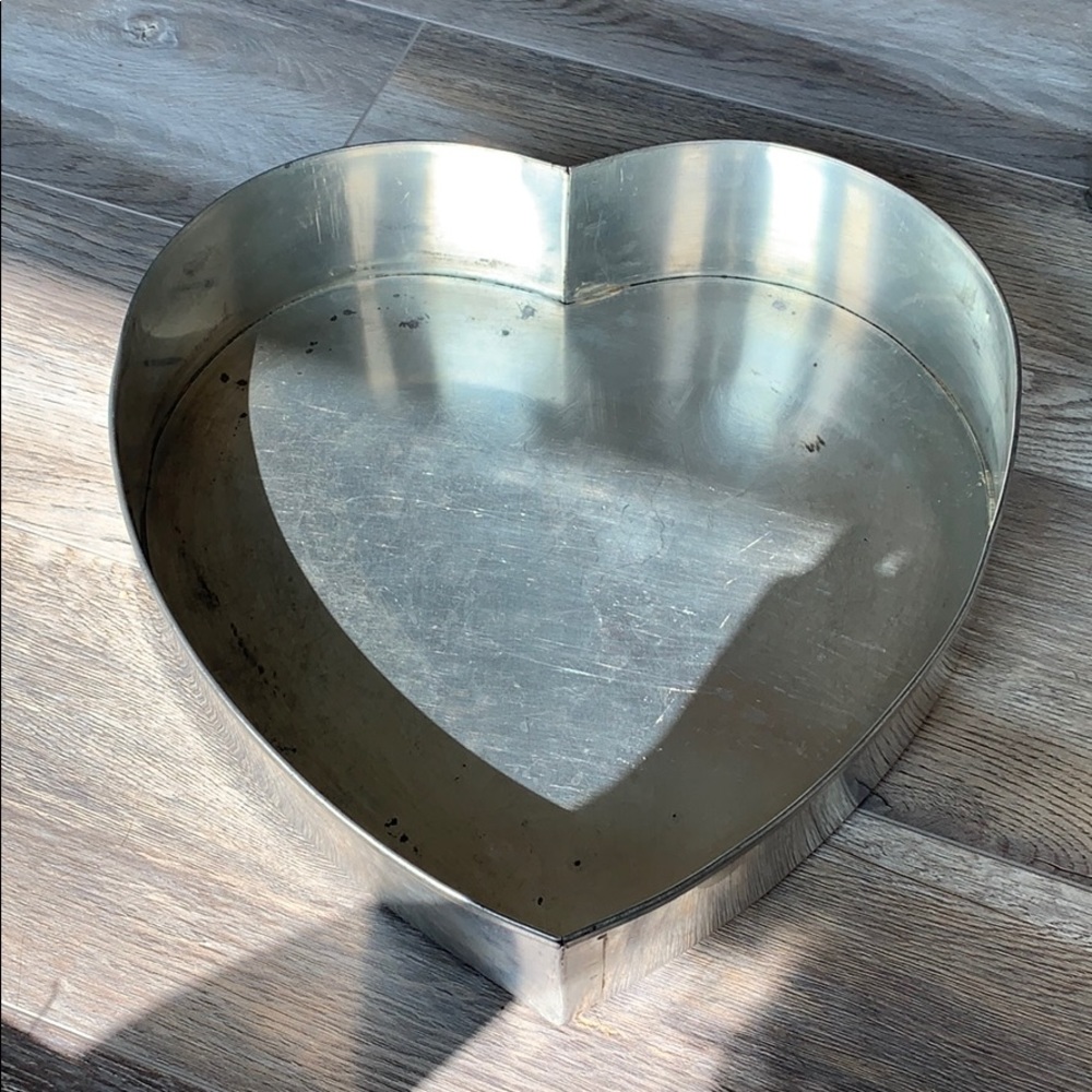 Heart pan